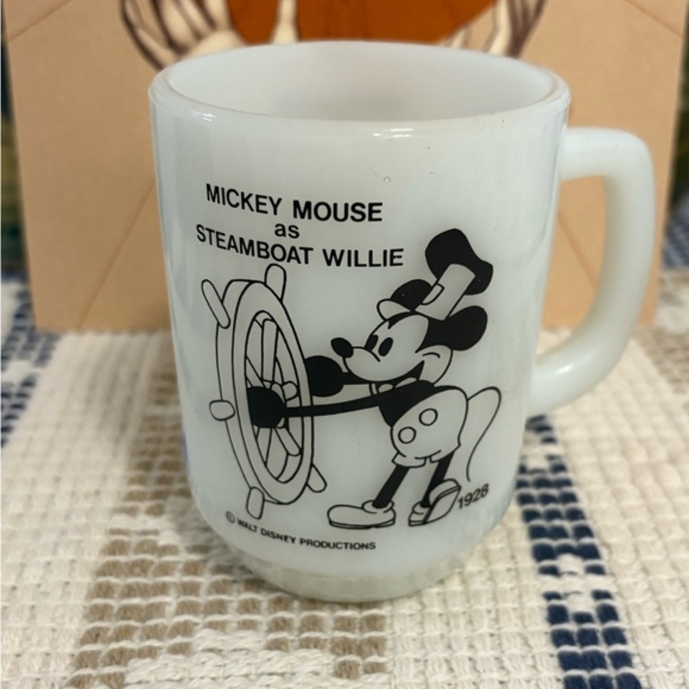 Vintage Mickey Mouse as Steamboat Willie WHITE Milk Glass Mug Anchor Hocking